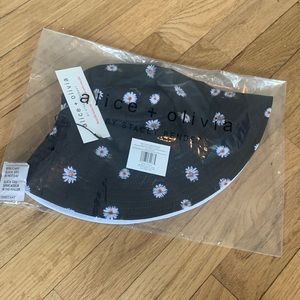 NWT Alice + Olivia Reversible Bucket Hat